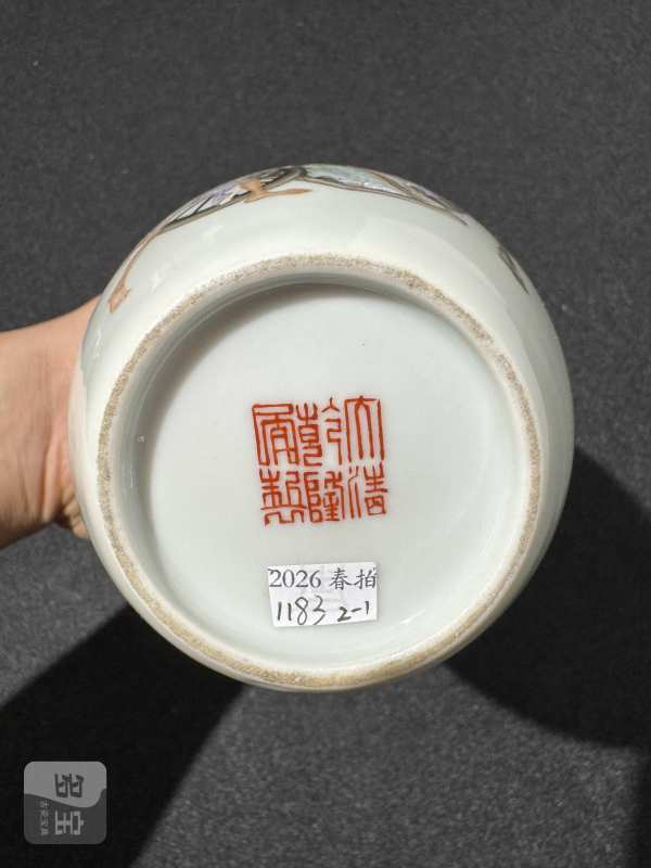 民国 粉彩钟馗嫁妹图瓶一对 - 图13